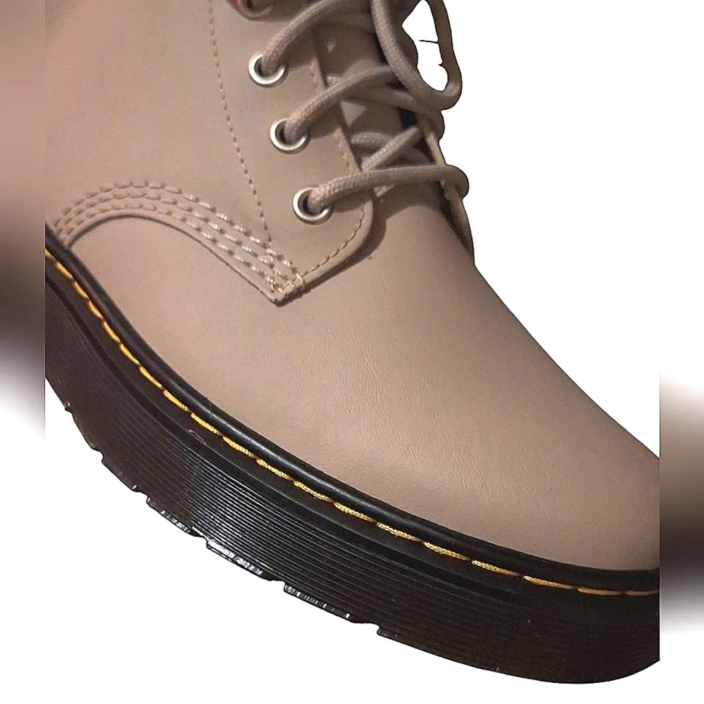 Dr. Martens Zavala Vintage Hydro LEATHER BOOTS- VINTAGE TAUPE NWT - Picture 2 of 11